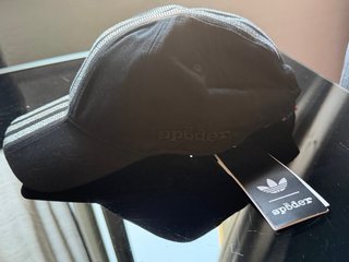 Gorra Adidas SP5DER Negra y Plateada