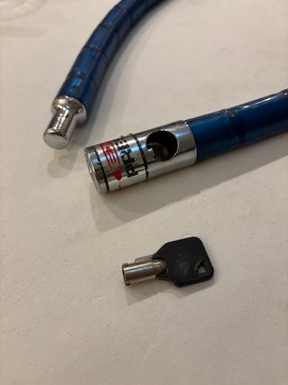 Candado de moto azul