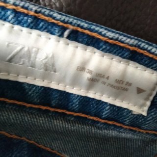 Shorts vaqueros Zara mom fit talla 36 pequeña.