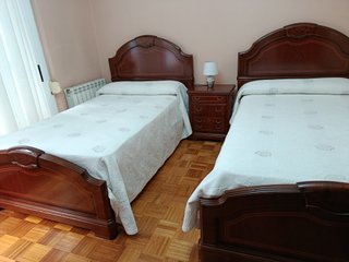Camas 105cm madera + Mesita Noche