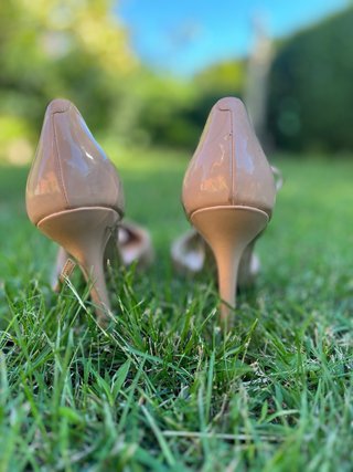 Zapatos tacon Guess beige talla 40