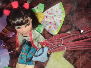 Conjunto di bambole Barbie e Bratz