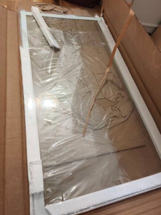 Scrivania in vetro temperato con gambe in legno nuovo