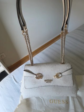 Bolso bandolera Guess blanco y dorado