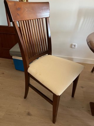 Mesa de comedor  y 4 sillas