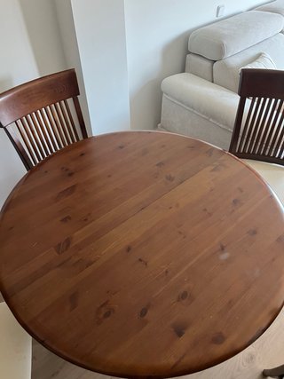 Mesa de comedor  y 4 sillas