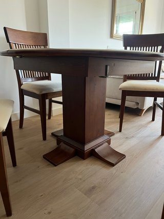 Mesa de comedor  y 4 sillas