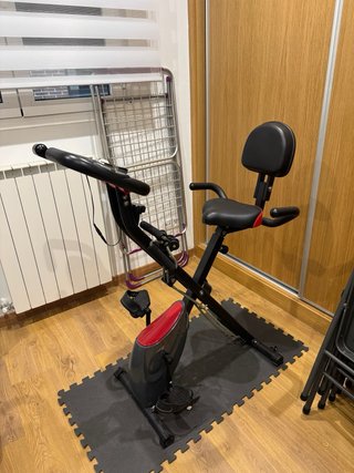 Bicicleta Estática Plegable Negra y Roja
