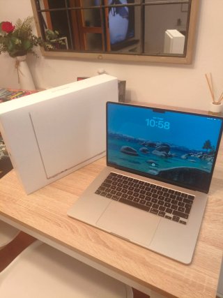 MacBook Air 15 pulgadas 2024 Plata 8gb y 256gb ssd