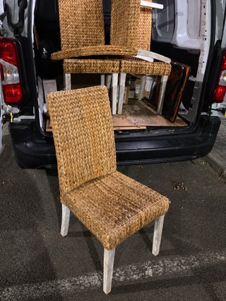 4 Sillas de mimbre y madera