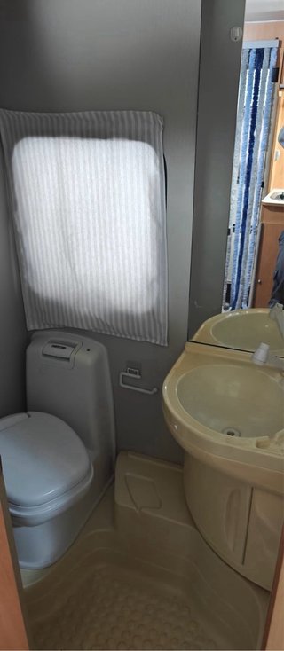 Caravana -750 kg con mover, avances baño y documen