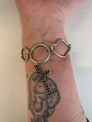 Bracciale statement grunge con croce