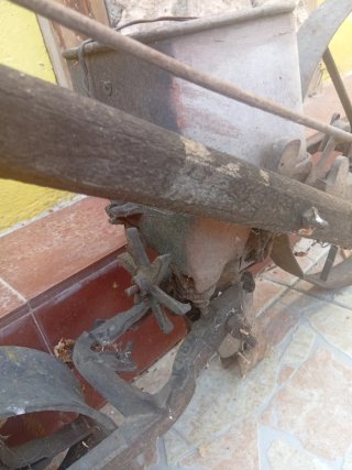 Sembradora manual antigua