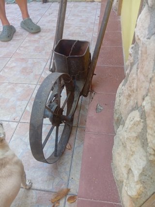 Sembradora manual antigua