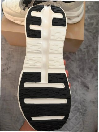 On Cloudmonster Talla 43 Negro Blanco