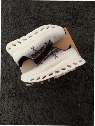 On Cloudmonster Negro Blanco Talla 45