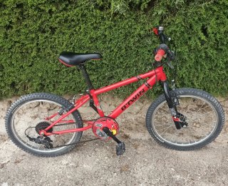 Bicicleta infantil Btwin roja