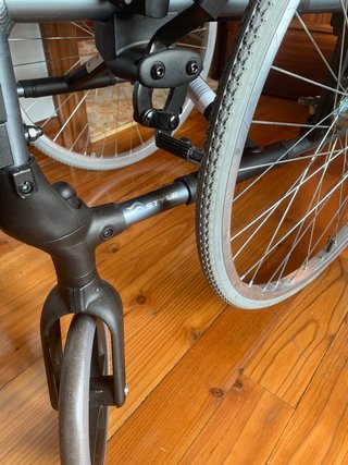 Silla de ruedas plegable y ligera