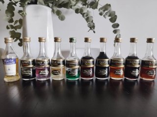 Collezione mini bottiglie di liquore