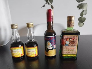 Collezione mini bottiglie di liquore