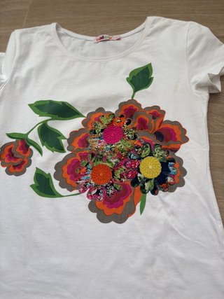 Camiseta blanca Salero Flores Bordadas Talla M