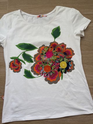 Camiseta blanca Salero Flores Bordadas Talla M