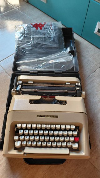 Máquina de escribir Olivetti Lettera 35
