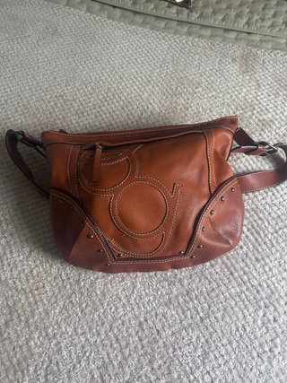Bolso de piel marrón de Purificación García
