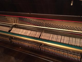 Piano Offberg madera oscura