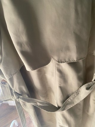 Gabardina Stradivarius verde claro