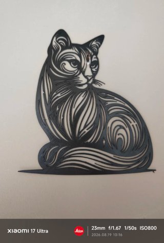 Elegante silhouette di gatto da parete nero