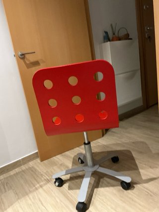 Silla de escritorio roja regulable