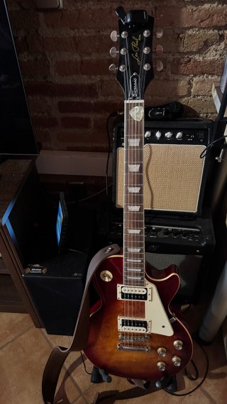 Epiphone Guitarra Eléctrica + Amplificador Fender