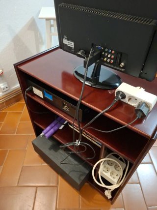 Mueble TV o otros con ruedas, color caoba