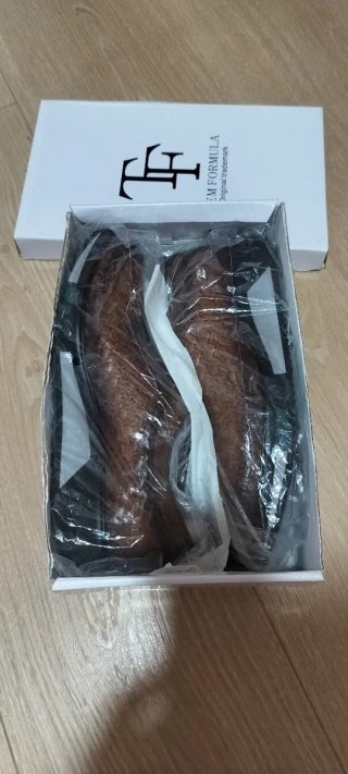 *Zapatos híbridos Keep Honest firma Tem Fórmula*