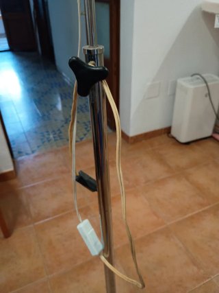 Lámpara flexo de pie metálica