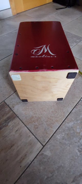 Cajón flamenco rojo con funda