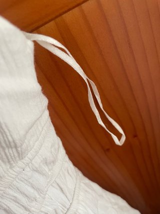 Vestido blanco corto con cordones