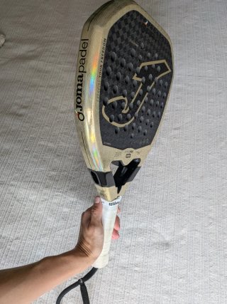 Pala pádel Joma Negra y Dorada