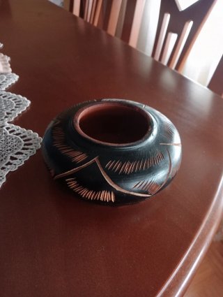Cenicero de cerámica tallada