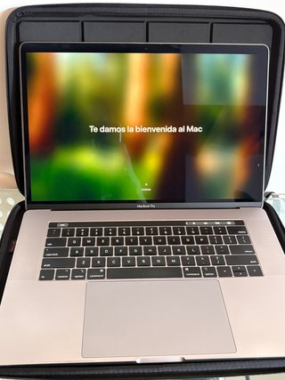 MacBook Pro 15 2018 16GB + funda