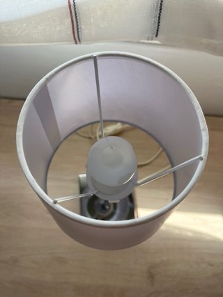 Lámpara de mesa moderna plateada