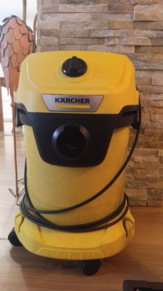 Aspiradora Karcher Amarilla
