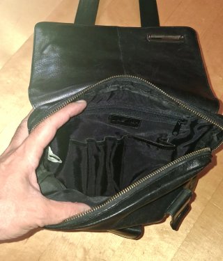Bolso de cuero negro