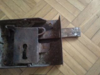 Cerradura antigua forjada a mano