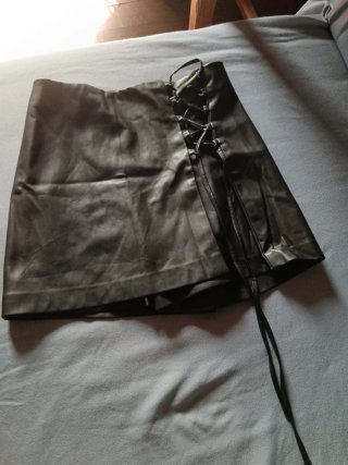 Falda pantalón negra con cordones nuevo.