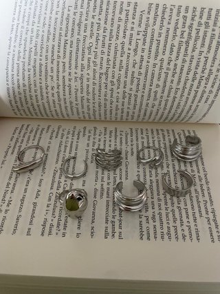Set misto 8 anelli effetto metallo liquido