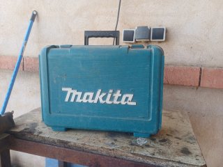 Taladro Atornillador Makita con Cargador y Batería