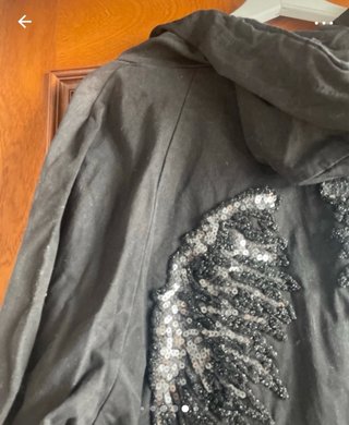 Parka Negra con Alas de Lentejuelas T.U.