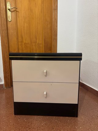 Mesitas de noche negras y beige